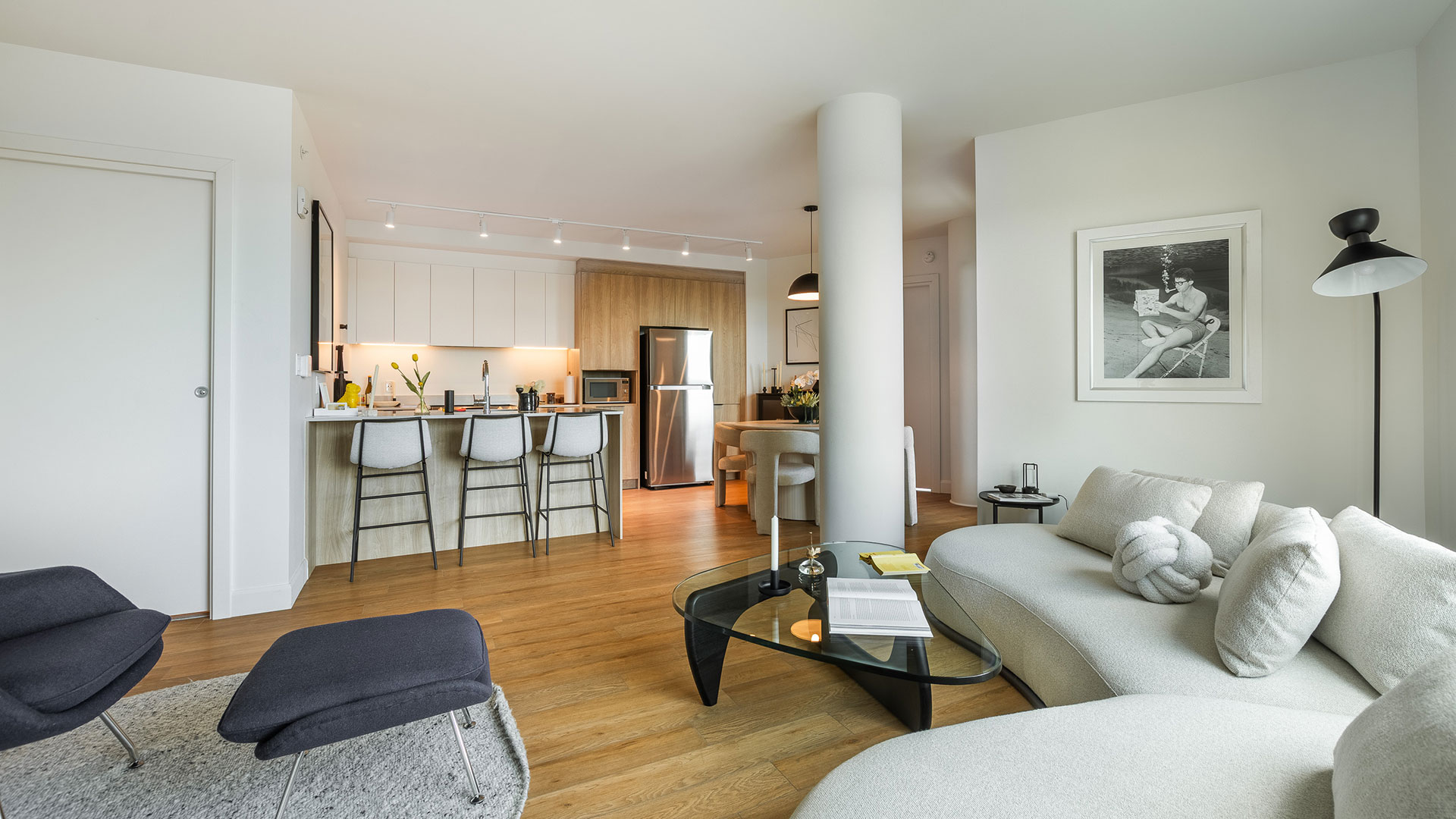 Salle à manger, cuisine et salon